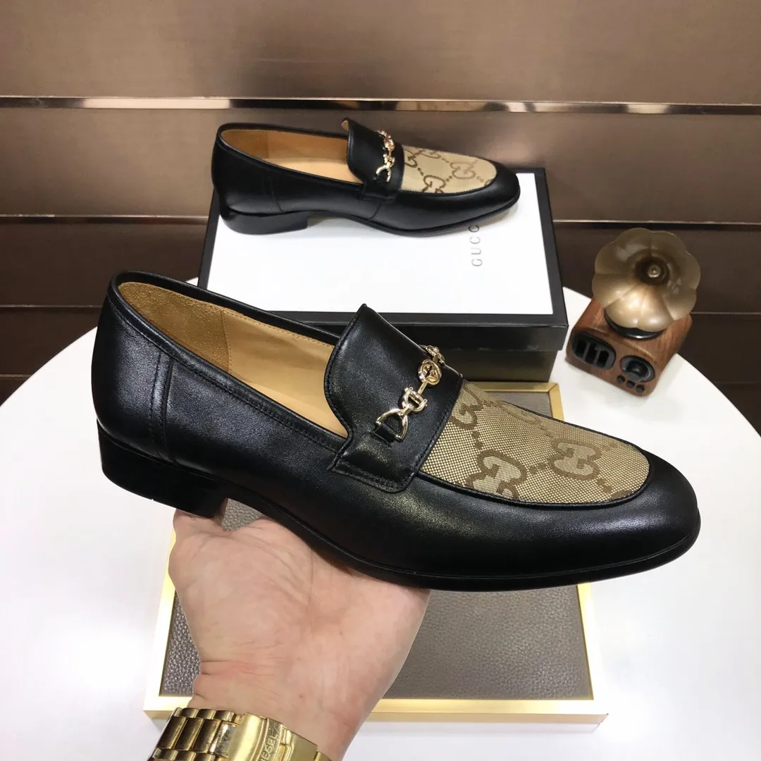 Factory batch 500💰Italy’s top luxury men’s shoe giant (GUCCI) (Gucci) (full cowhide lining) new arrival🍃Original European style🔰 Pleasant to the eye😍In order to make the shoes more durable and non-deformable🌀The production continues to follow traditional methods but there is still no lack of innovation💪The original sheepskin is selected for the leather♻️Smooth, natural and extra bright⭐Made of imported cowhide The rich man’s first choice 38-45 (45 customized)
